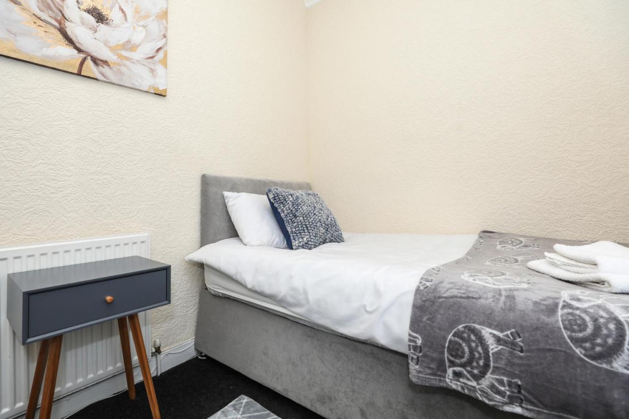 Modern Guest House - Central Inverness - Complimentary Snacks - Free Parking Exterior photo